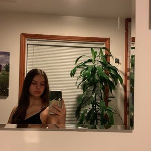 Meet your Posher, Larissa